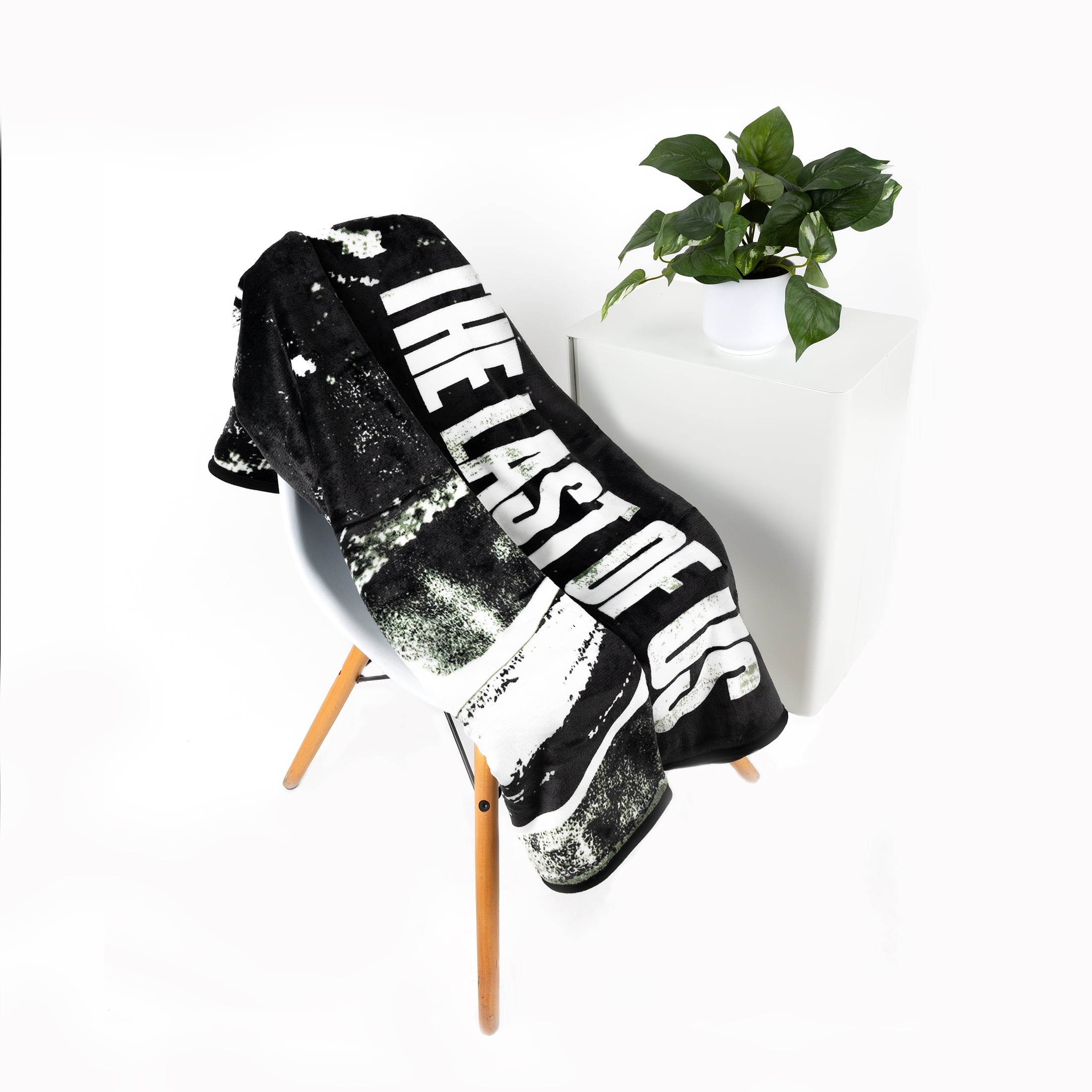 Black and White Polyester Throw Blanket, 50" X 60"
